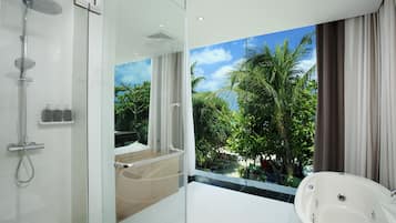 Suite, 1 Bedroom, Sea View (Free Daily Minibar) | Bathroom | Separate bathtub and shower, deep-soaking bathtub, free toiletries