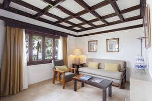 Suite, Terrace, Ocean View | Premium bedding, minibar, in-room safe, desk - Hotel Bendinat (Calvia)