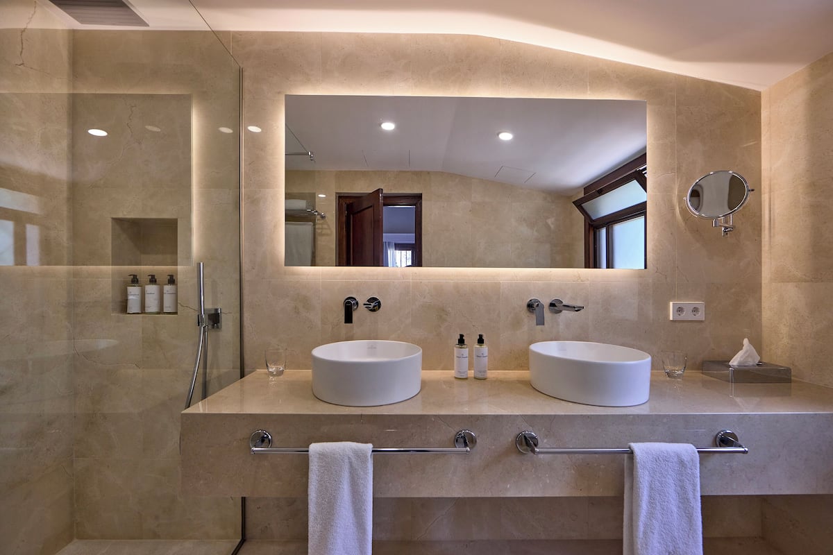 luxury cabin | bathroom | eco-friendly toiletries, hair dryer, bathrobes, slippers