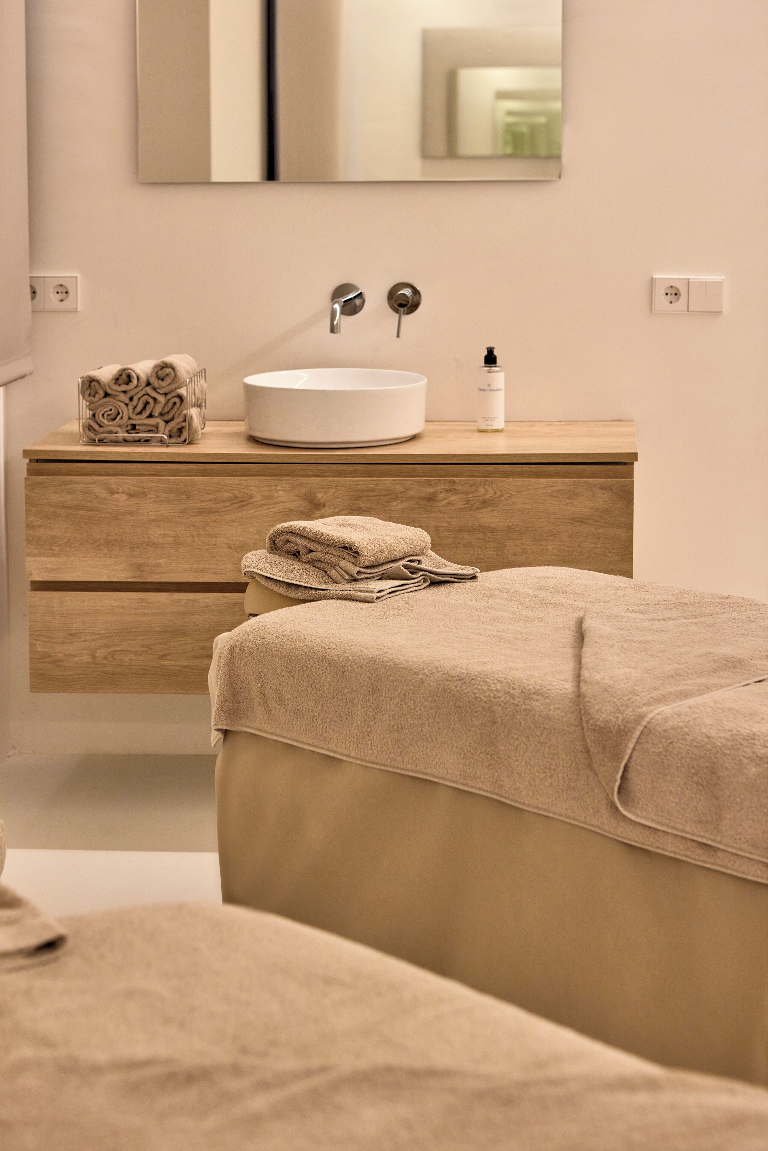 Soins corporels, gommages corporels, soins du visage