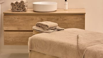 Soins corporels, gommages corporels, soins du visage