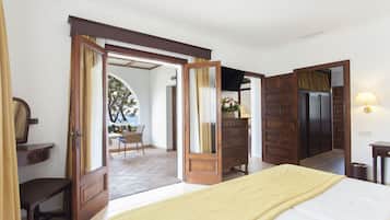 Luxe beddengoed, een minibar, een kluis op de kamer, een bureau