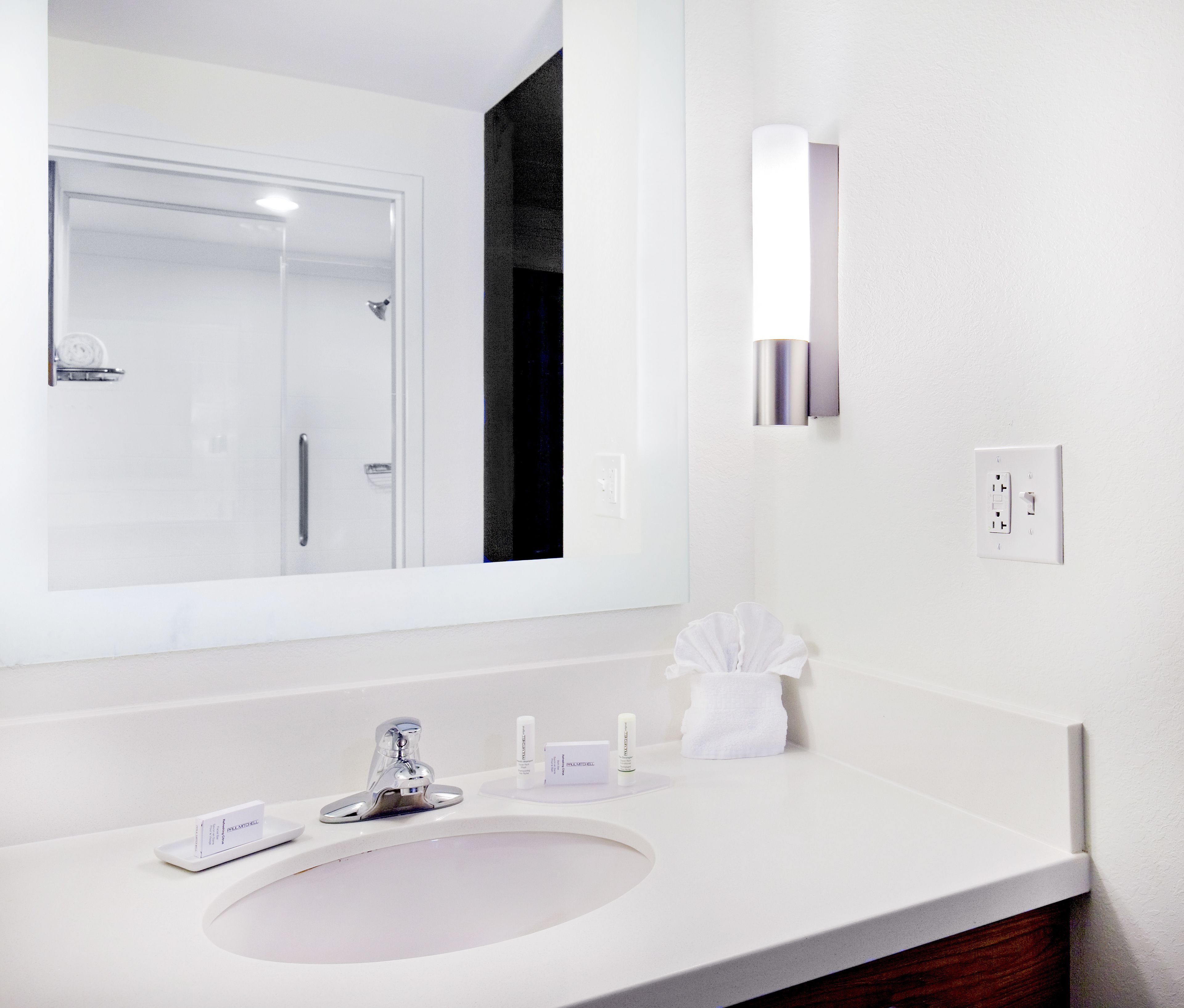 combined shower/bathtub, designer toiletries, hair dryer, towels