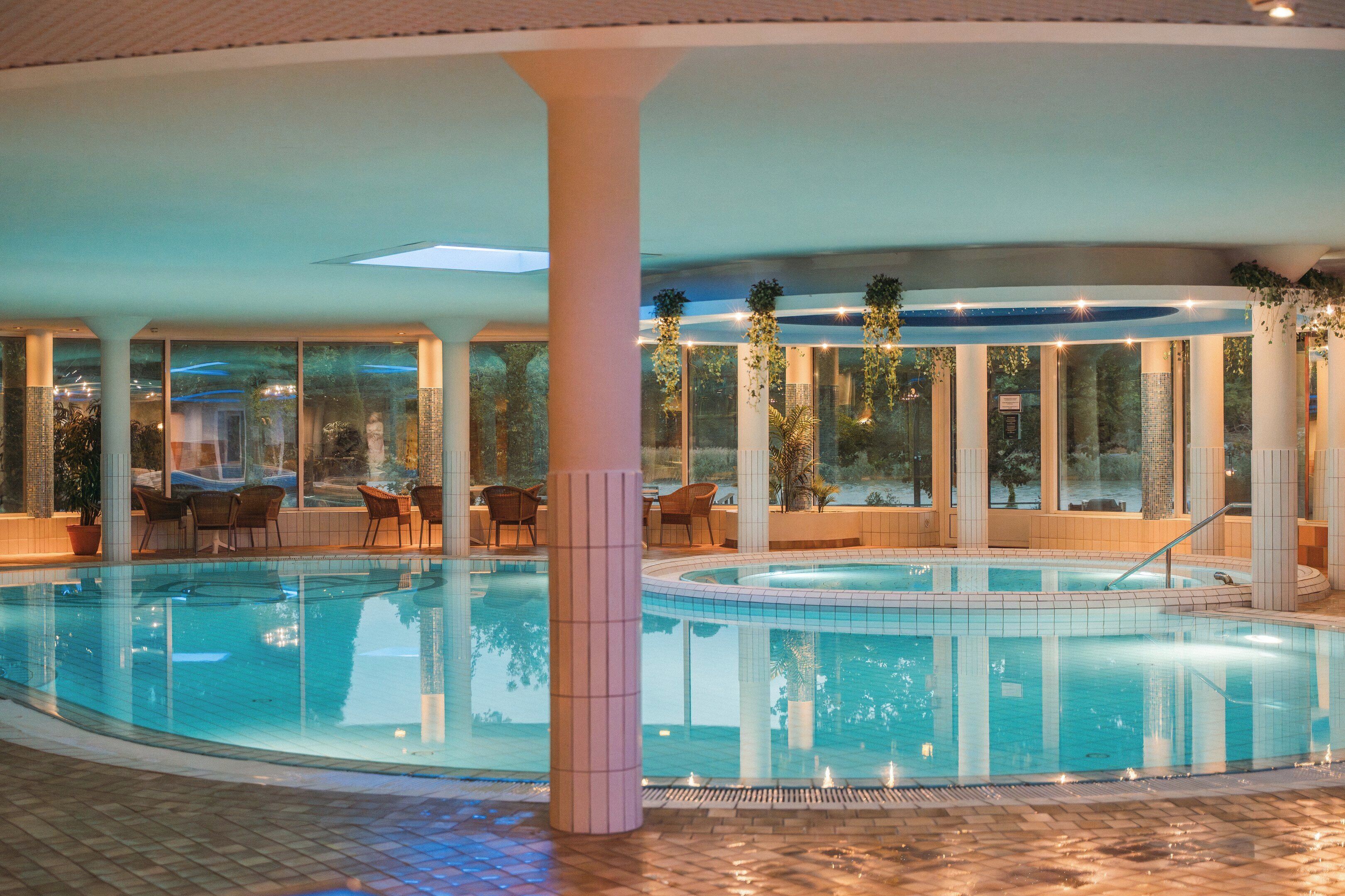 2 piscines couvertes