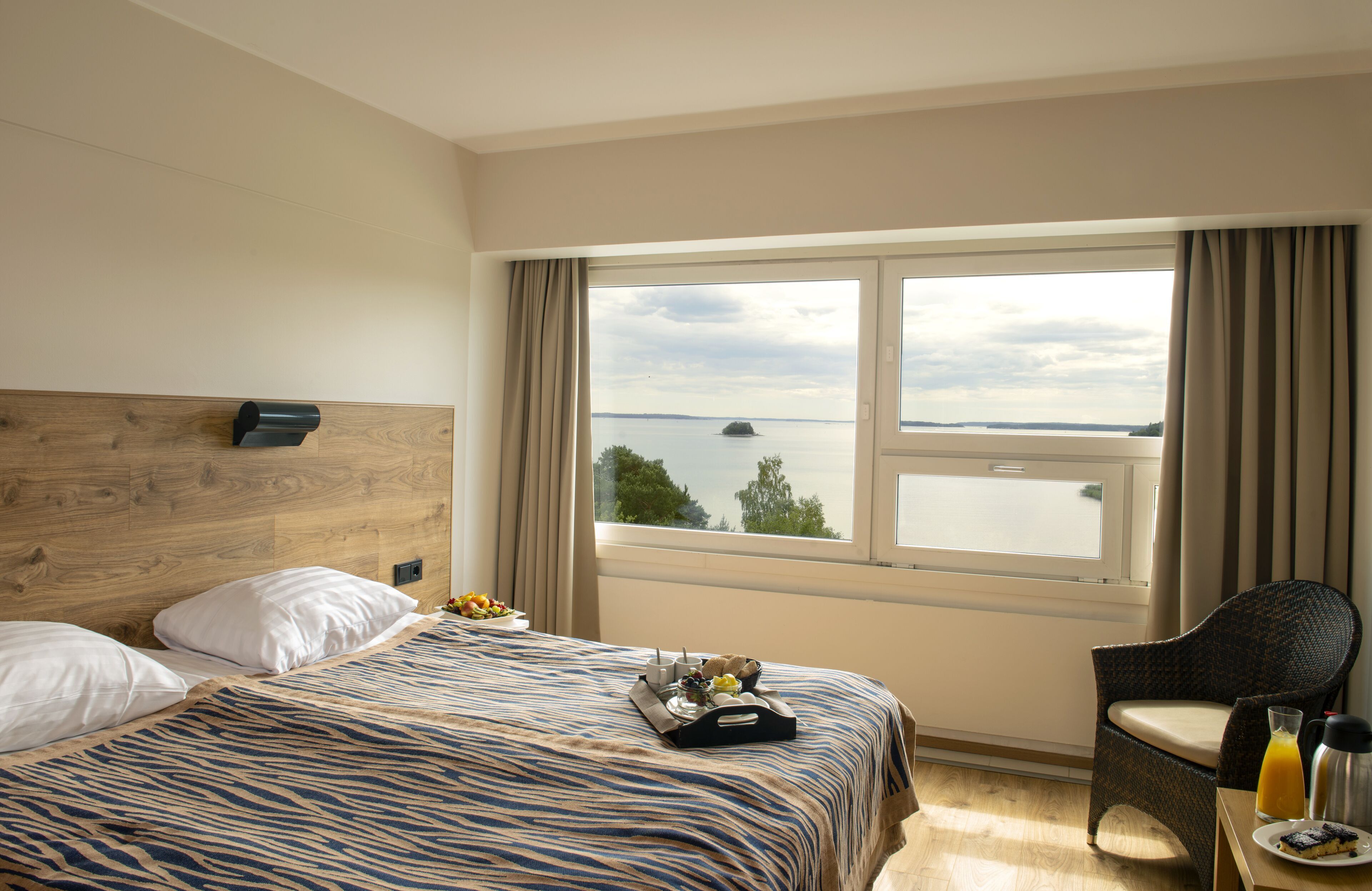 Hypo-allergenic bedding, iron/ironing board, free WiFi, bed sheets