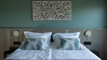 Hypo-allergenic bedding, iron/ironing board, free WiFi, bed sheets