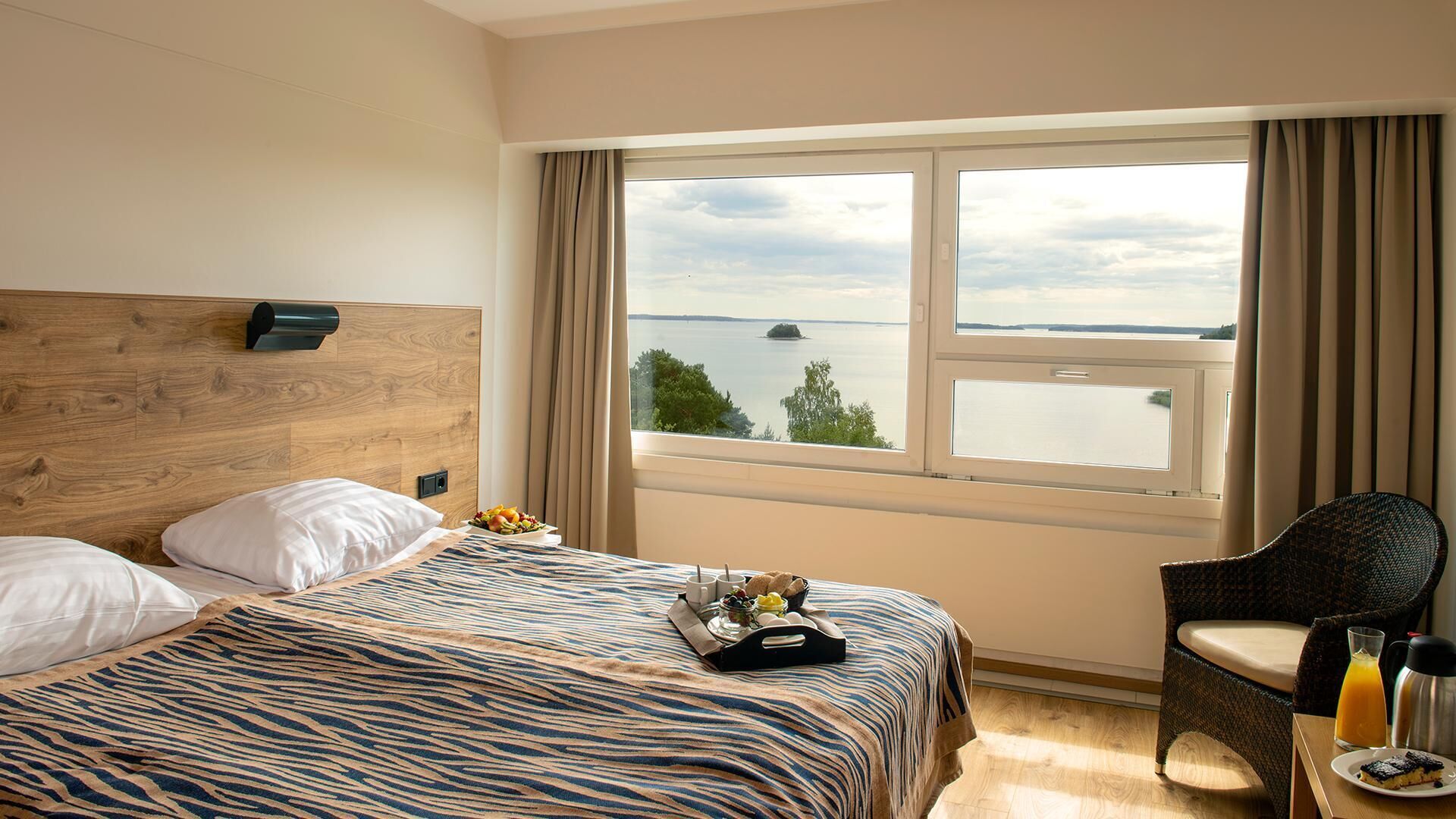 Hypo-allergenic bedding, iron/ironing board, free WiFi, bed sheets