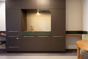 Standard Suite, 1 Bedroom | Private kitchen
