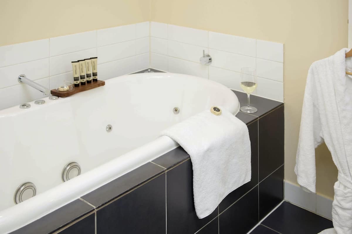 1 bedroom, premium bedding, in-room safe, desk