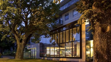 Breakfast, lunch and dinner served