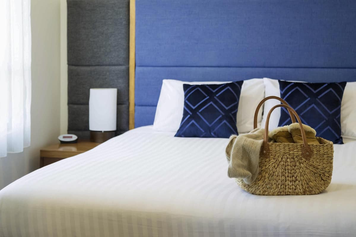1 bedroom, premium bedding, in-room safe, desk