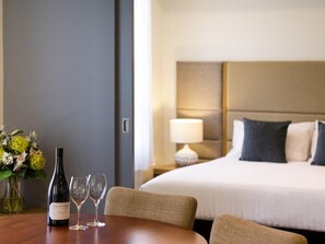 Executive-Suite, 2 Schlafzimmer | 1 Schlafzimmer, hochwertige Bettwaren, Zimmersafe, Schreibtisch