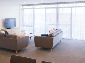 Apartment, 3 Bedrooms | 1 bedroom, premium bedding, in-room safe, desk