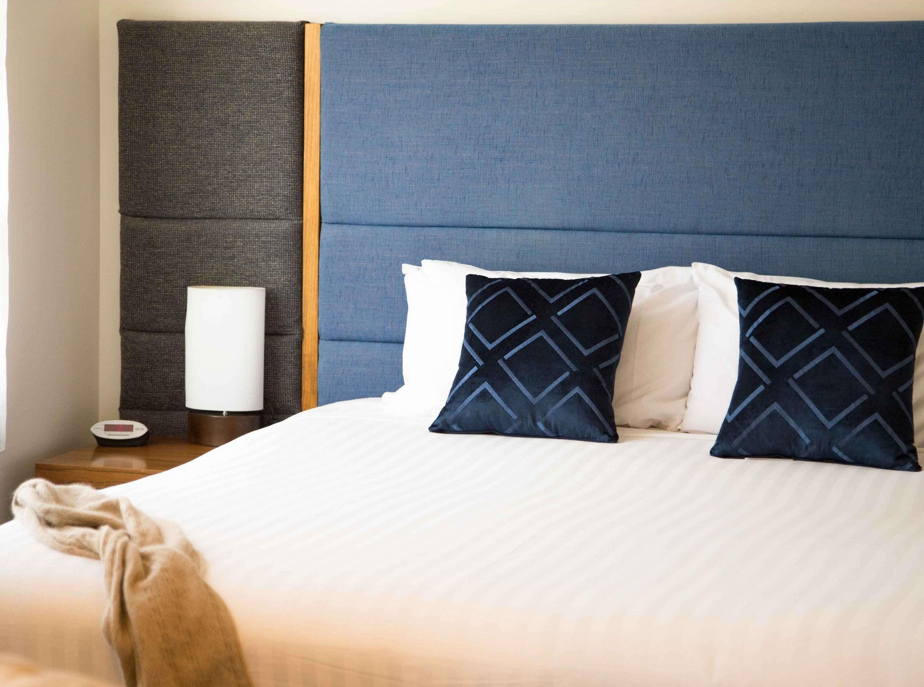 Deluxe Suite, 1 Bedroom | 1 bedroom, premium bedding, in-room safe, desk
