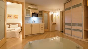 One Bedroom Apartment on Baseina | 私人小型廚房 | 雪櫃、烤盤、廚房用具/餐具/器皿、香料