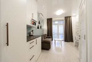 Comfort Apartment, 1 Bedroom, Balcony | Private kitchenette | Fridge, griddle, cookware/dishes/utensils, spices - Partner Guest House Baseina (Kyiv)