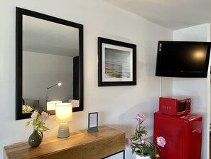 Premium bedding, rollaway beds, free WiFi, bed sheets - Chalet Motel Whitefish (Whitefish)