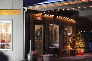 Front of property - Chalet Motel Whitefish (Whitefish)