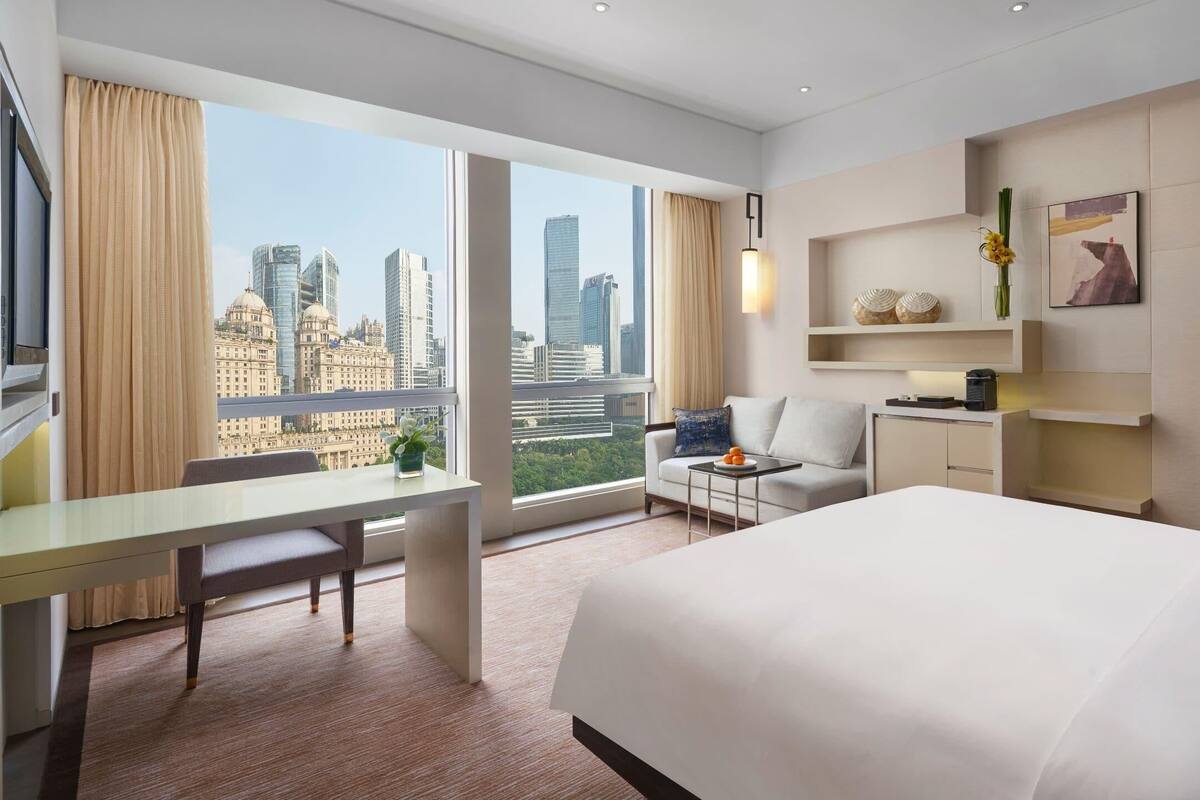 Luxe beddengoed, donsdekens, een minibar, een kluis op de kamer