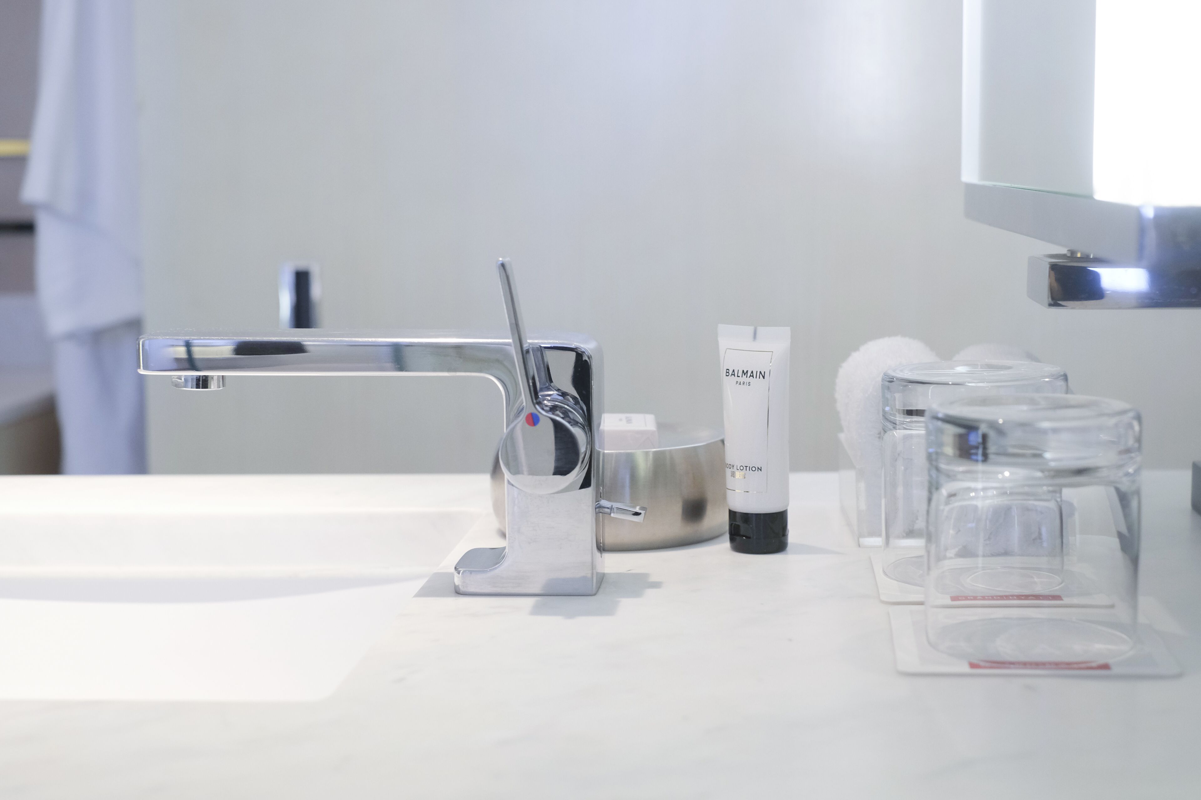 separate bathtub and shower, deep-soaking bathtub, rainfall showerhead