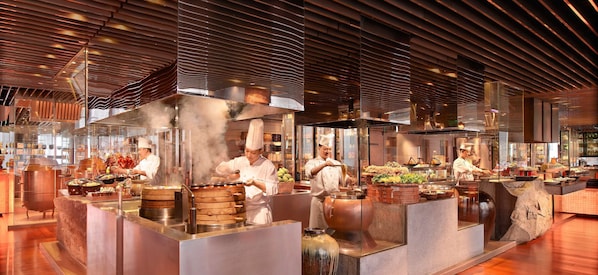 3 restaurants, breakfast, lunch, dinner served; international cuisine