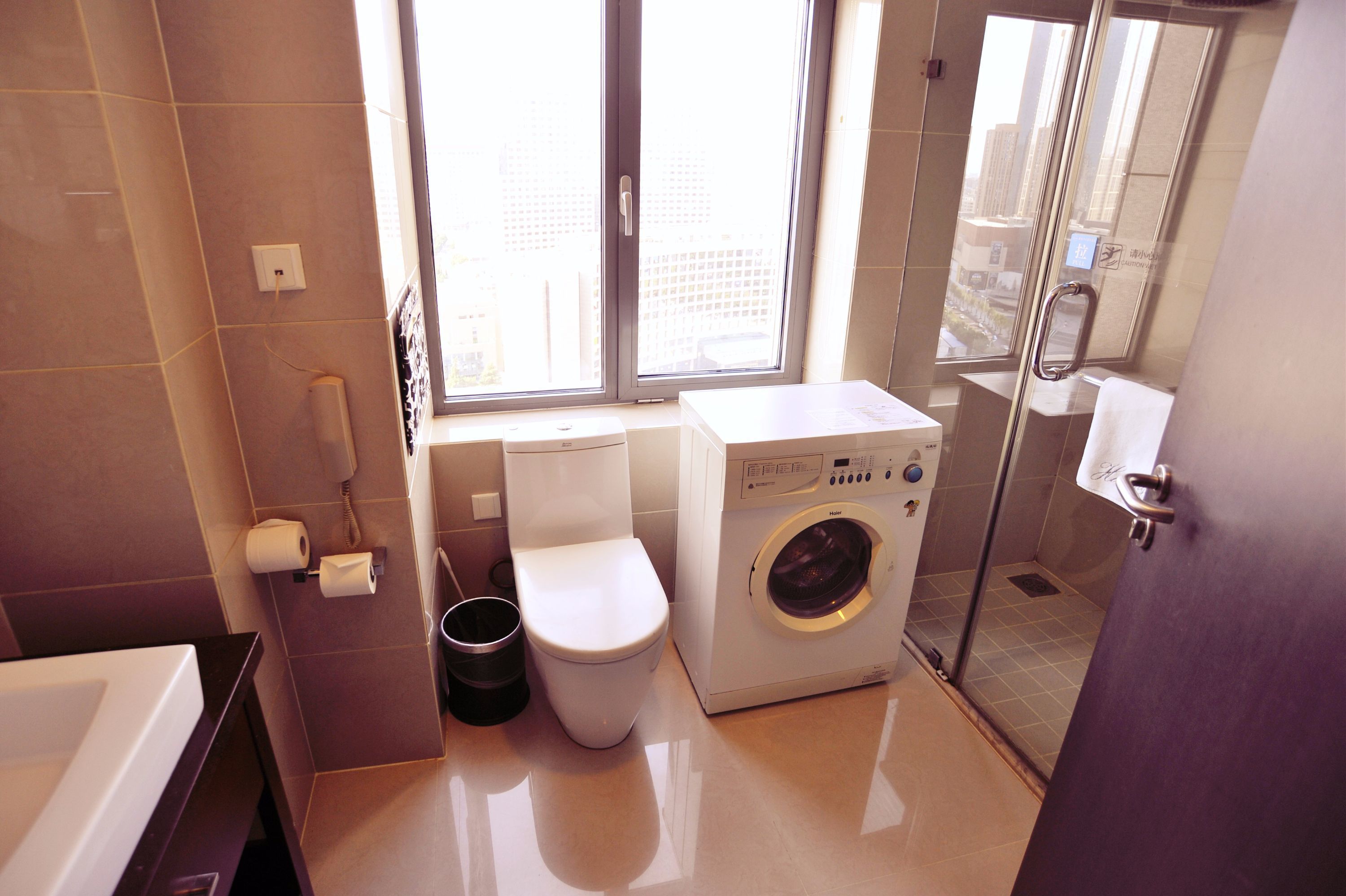 city light double | bathroom | separate bathtub and shower, hydromassage showerhead, free toiletries