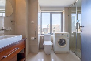 Baignoire et douche séparées, douche hydromassante