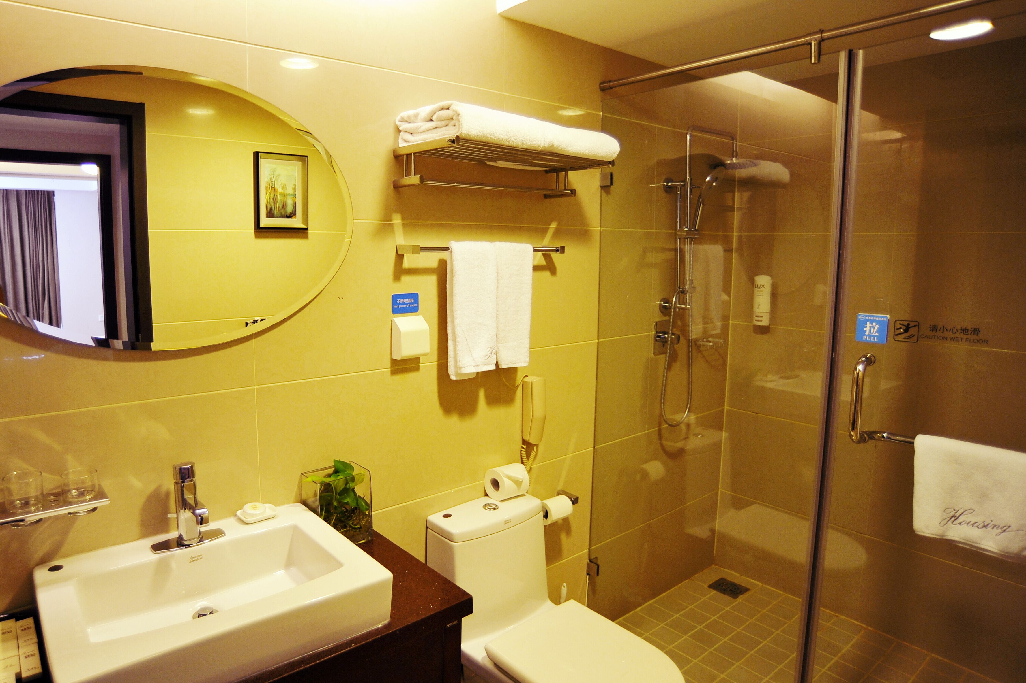deluxe room | bathroom | separate bathtub and shower, hydromassage showerhead, free toiletries