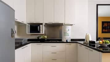 Executive Room, 1 Bedroom | Private kitchen