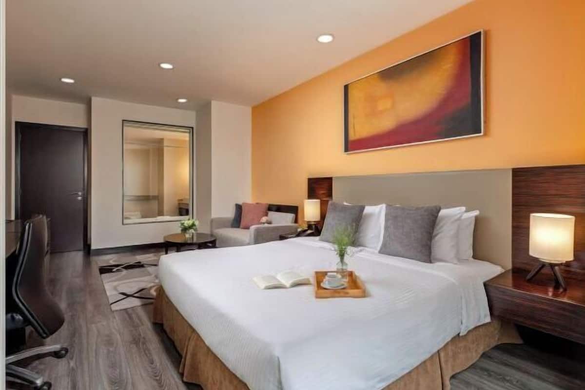 1 bedroom, in-room safe, desk, soundproofing