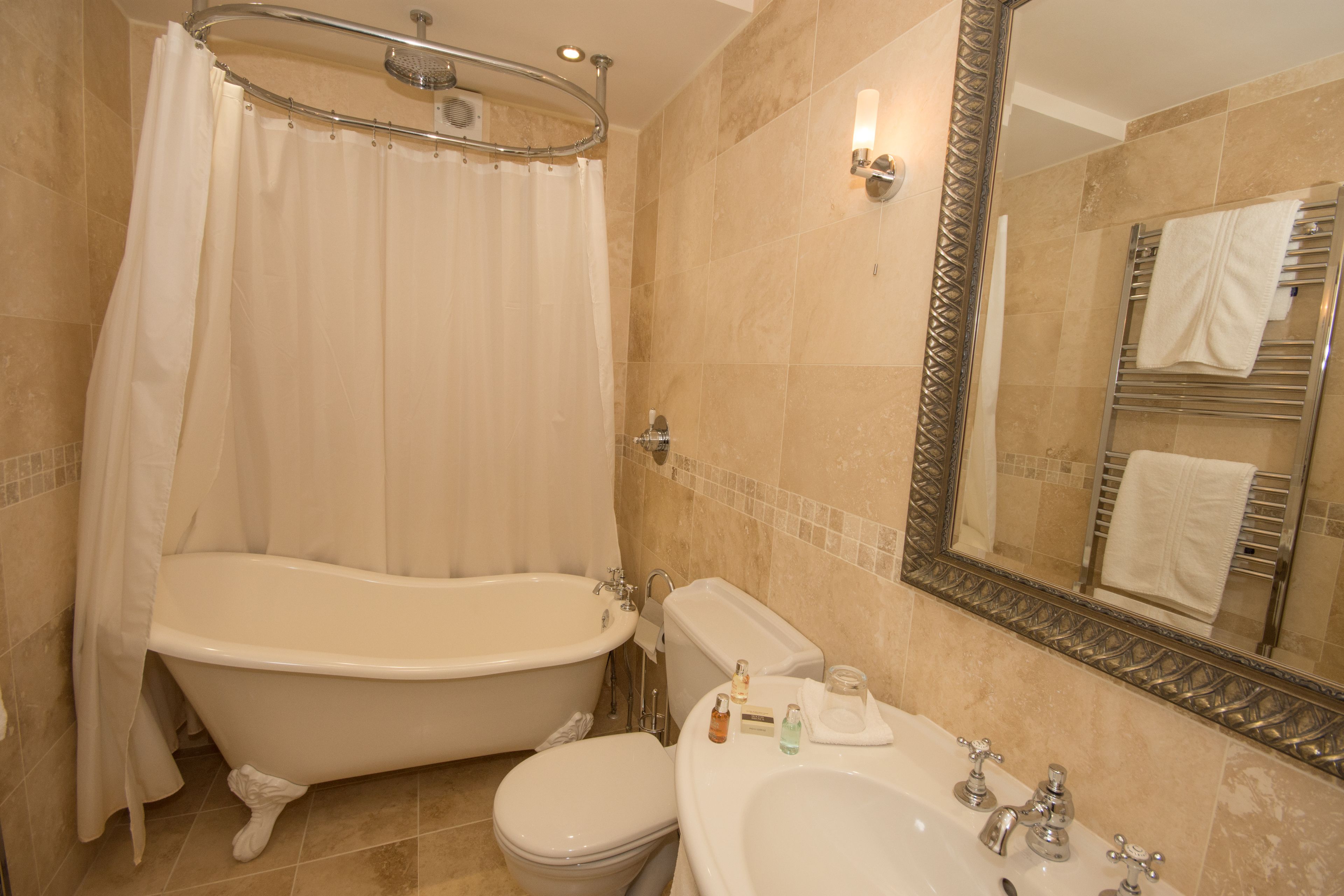 superior double room, 1 queen bed | bathroom | shower, towels