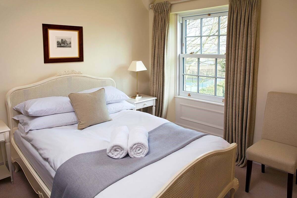Double Room, 1 Double Bed | WiFi (free), bed sheets