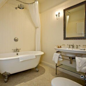 Shower, towels - Burythorpe House (Malton)