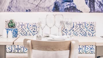2 restaurantes; se sirven desayunos
