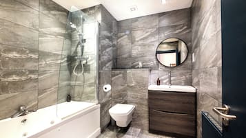 Superior Double Room | Bathroom