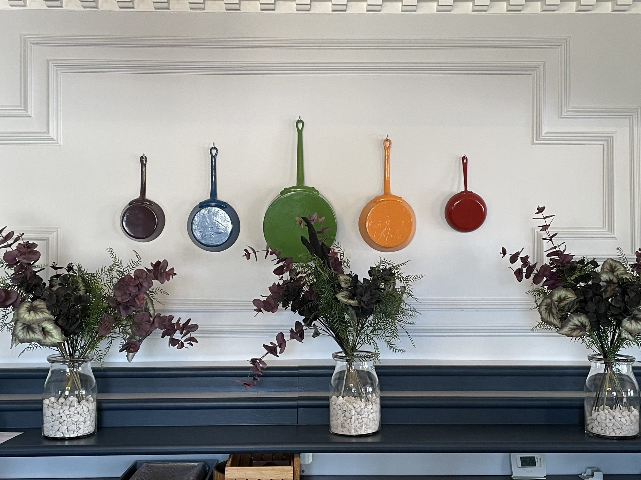 2 restaurants, breakfast, dinner served; local cuisine