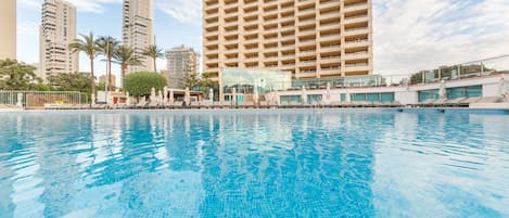 Outdoor pool, pool umbrellas, sun loungers