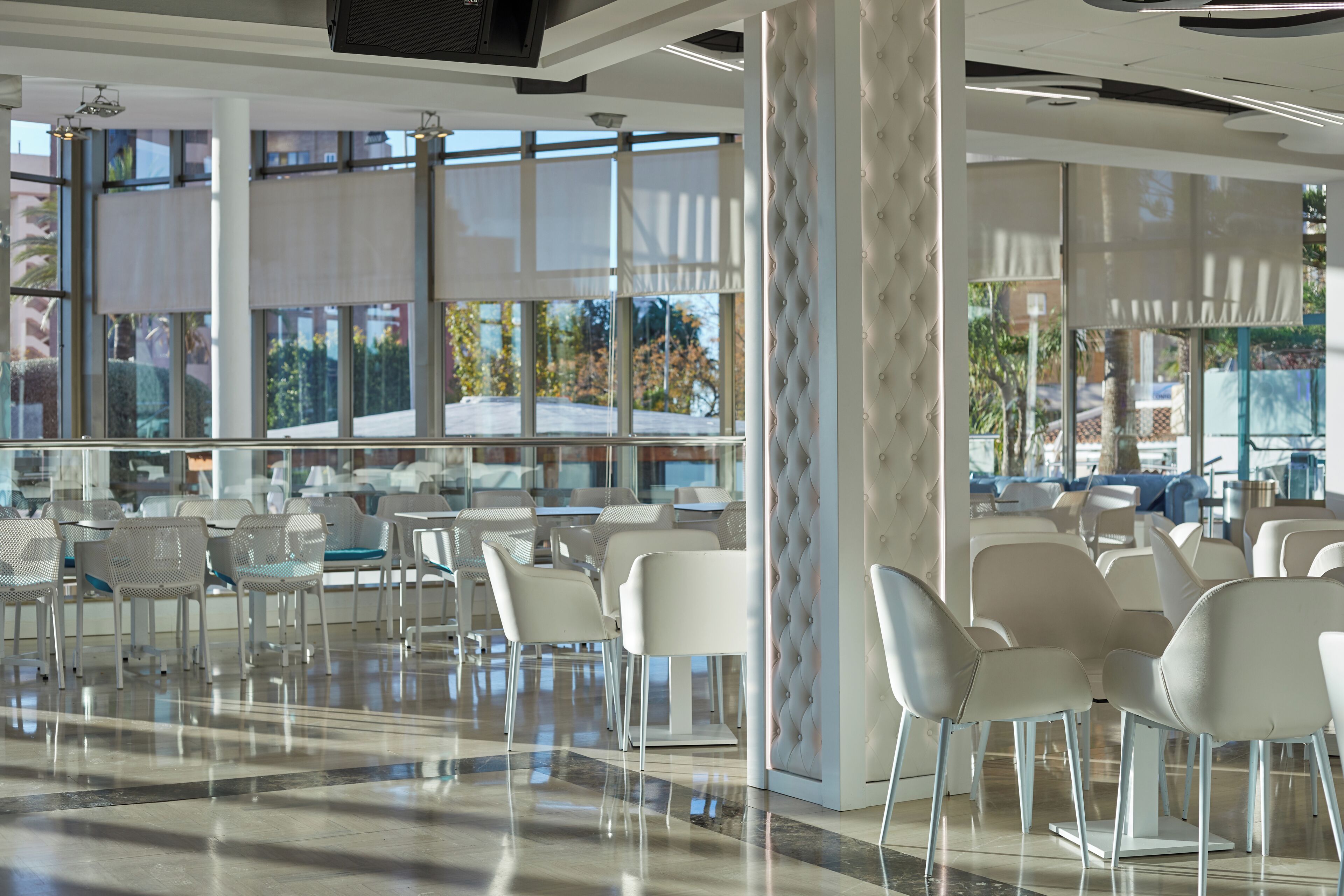 2 bars/lounges, poolside bar