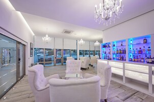 2 bars/lounges, poolside bar
