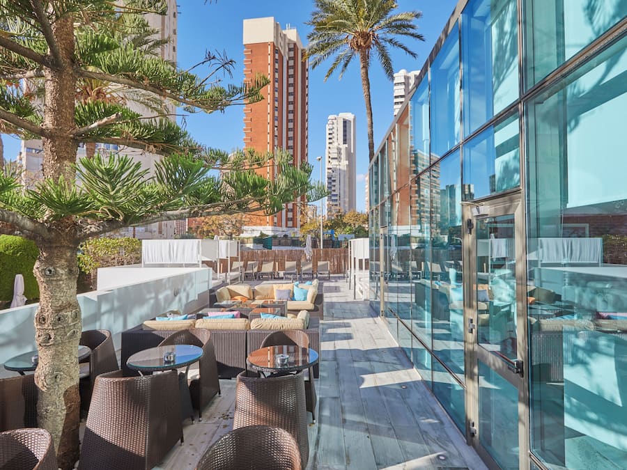 2 bars/lounges, poolside bar