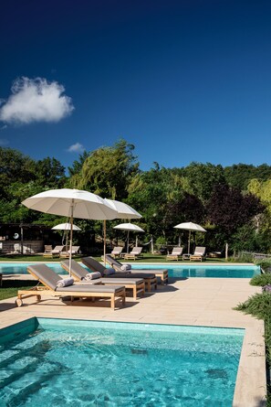 Seasonal outdoor pool, open 10:00 AM to 7:00 PM, pool umbrellas