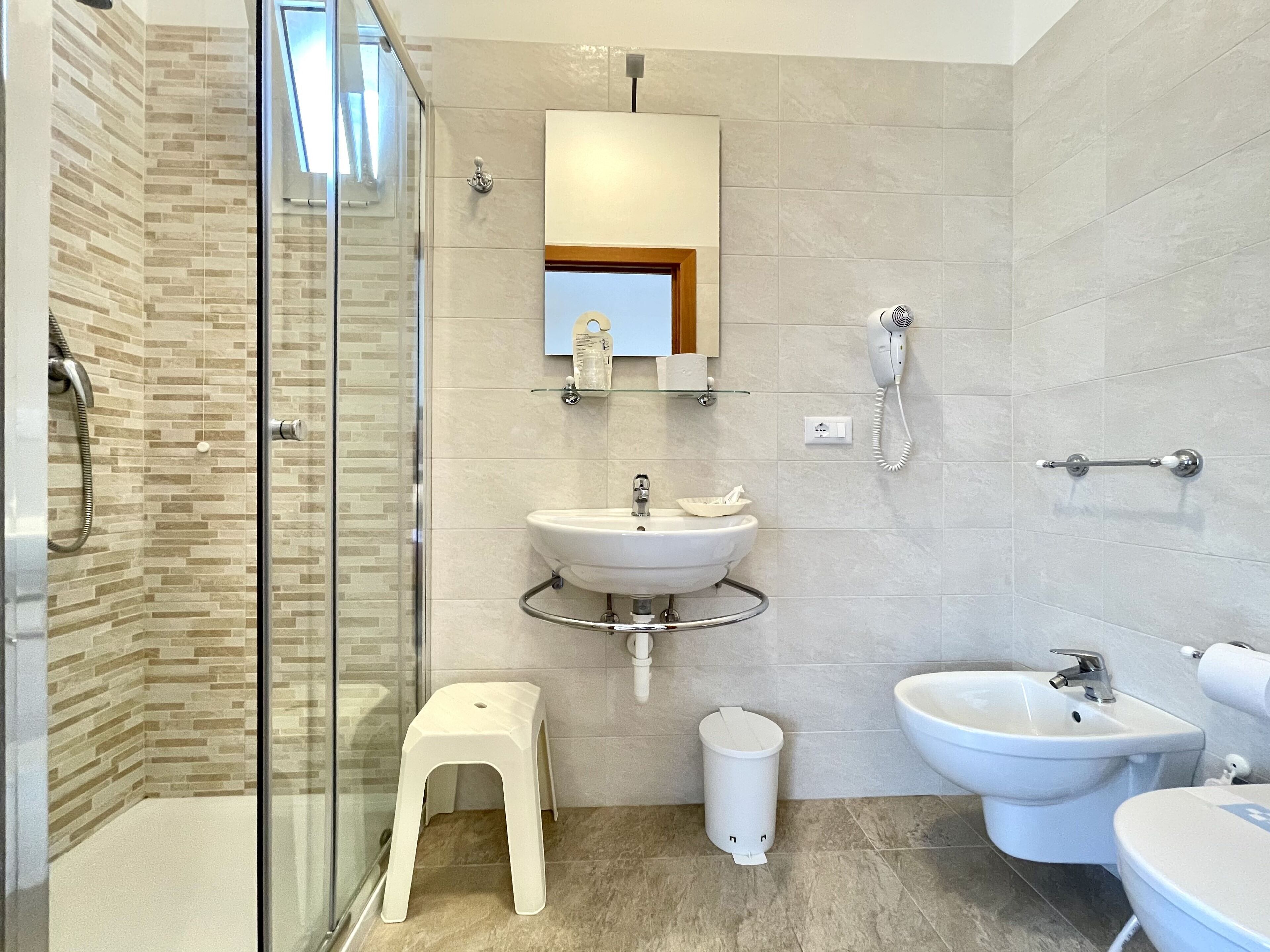 triple room (1 beach umbrella, 2 sun beds) | bathroom | shower, free toiletries, hair dryer, bidet