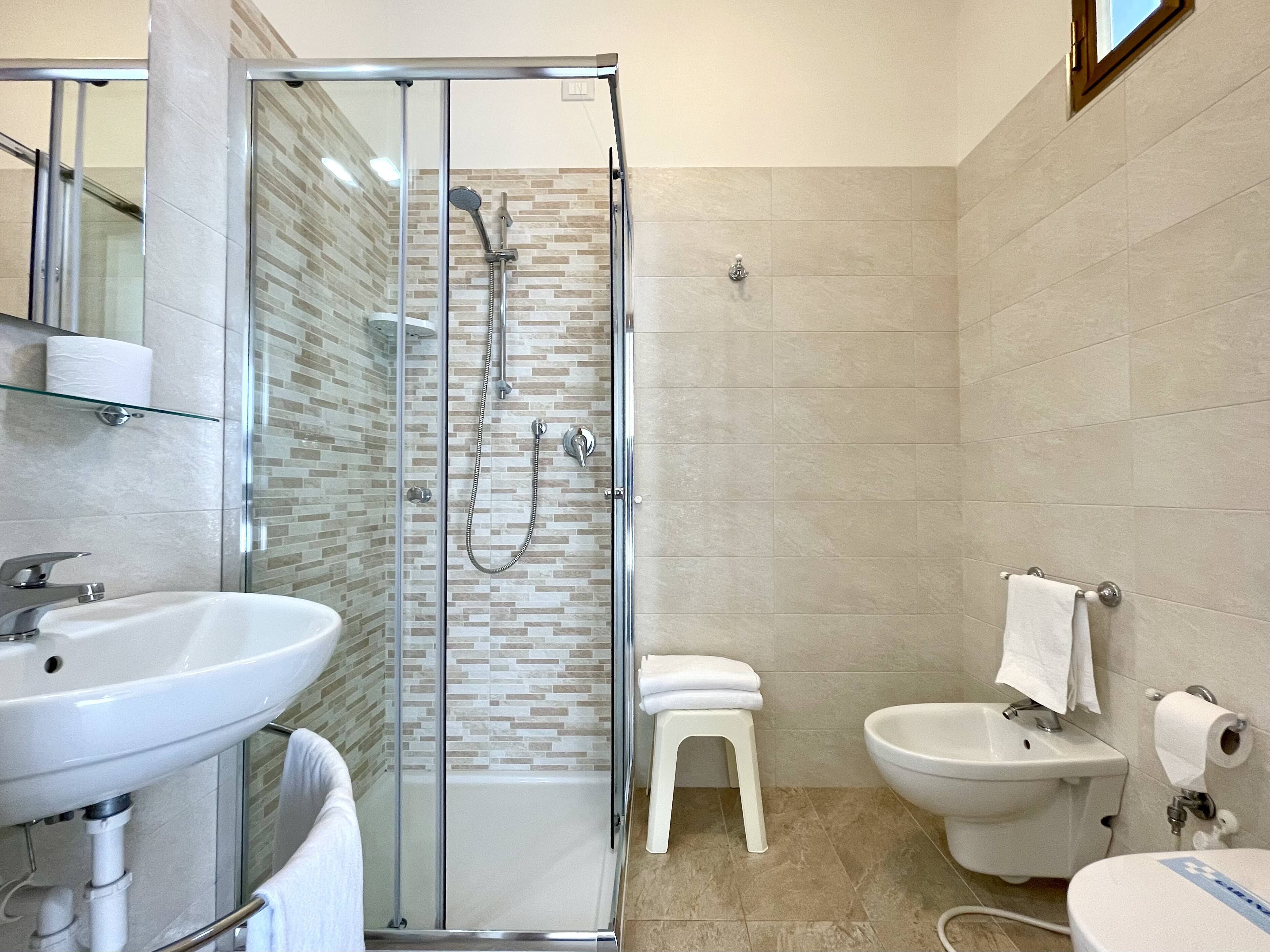 triple room (1 beach umbrella, 2 sun beds) | bathroom | shower, free toiletries, hair dryer, bidet