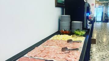 Colazione a buffet a pagamento, servita tutte le mattine