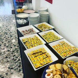 Tägliches Frühstücksbuffet gegen Gebühr