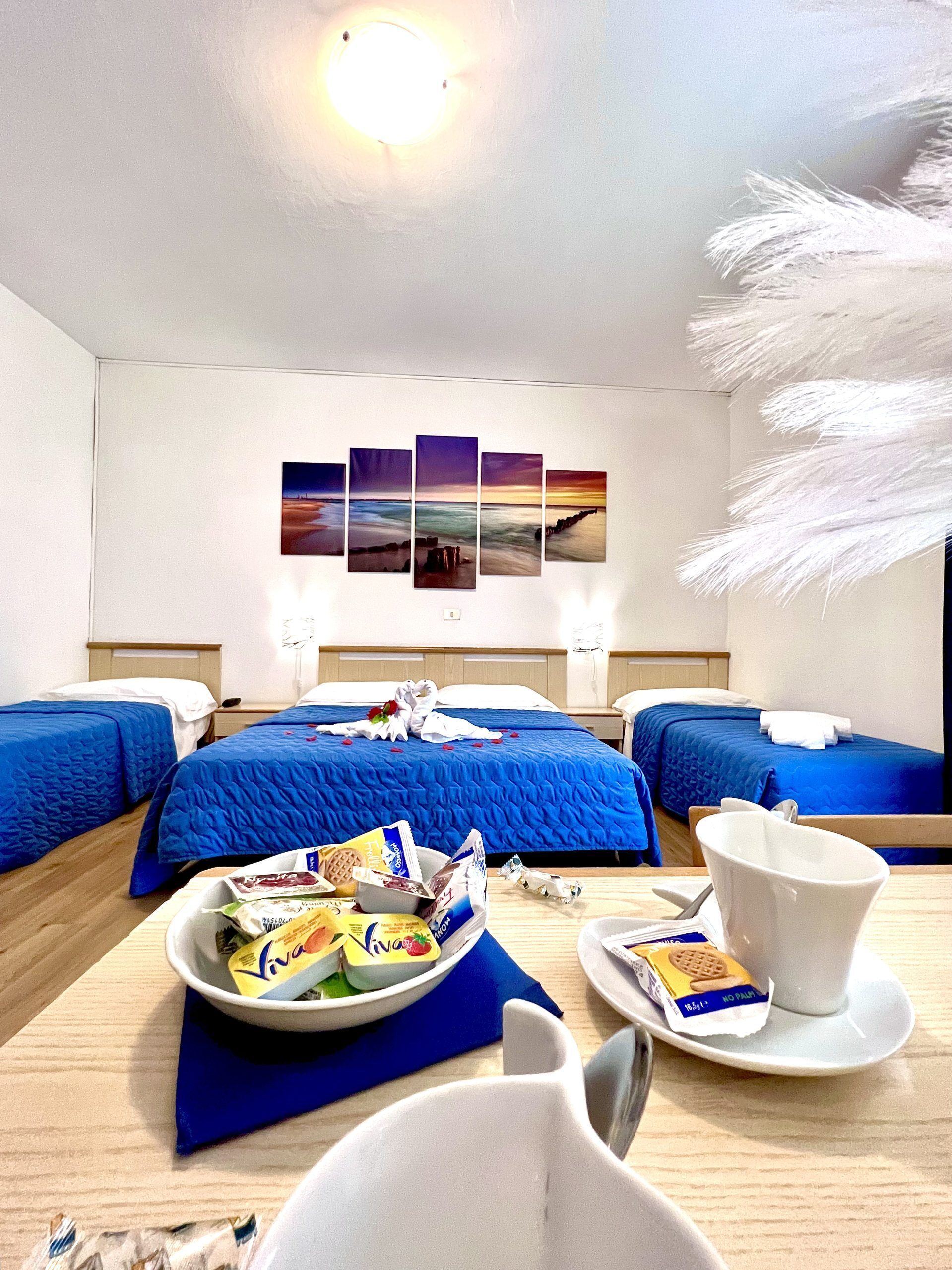 Minibar, coffres-forts dans les chambres, bureau, Wi-Fi gratuit