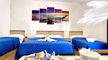 Minibar, coffres-forts dans les chambres, bureau, Wi-Fi gratuit