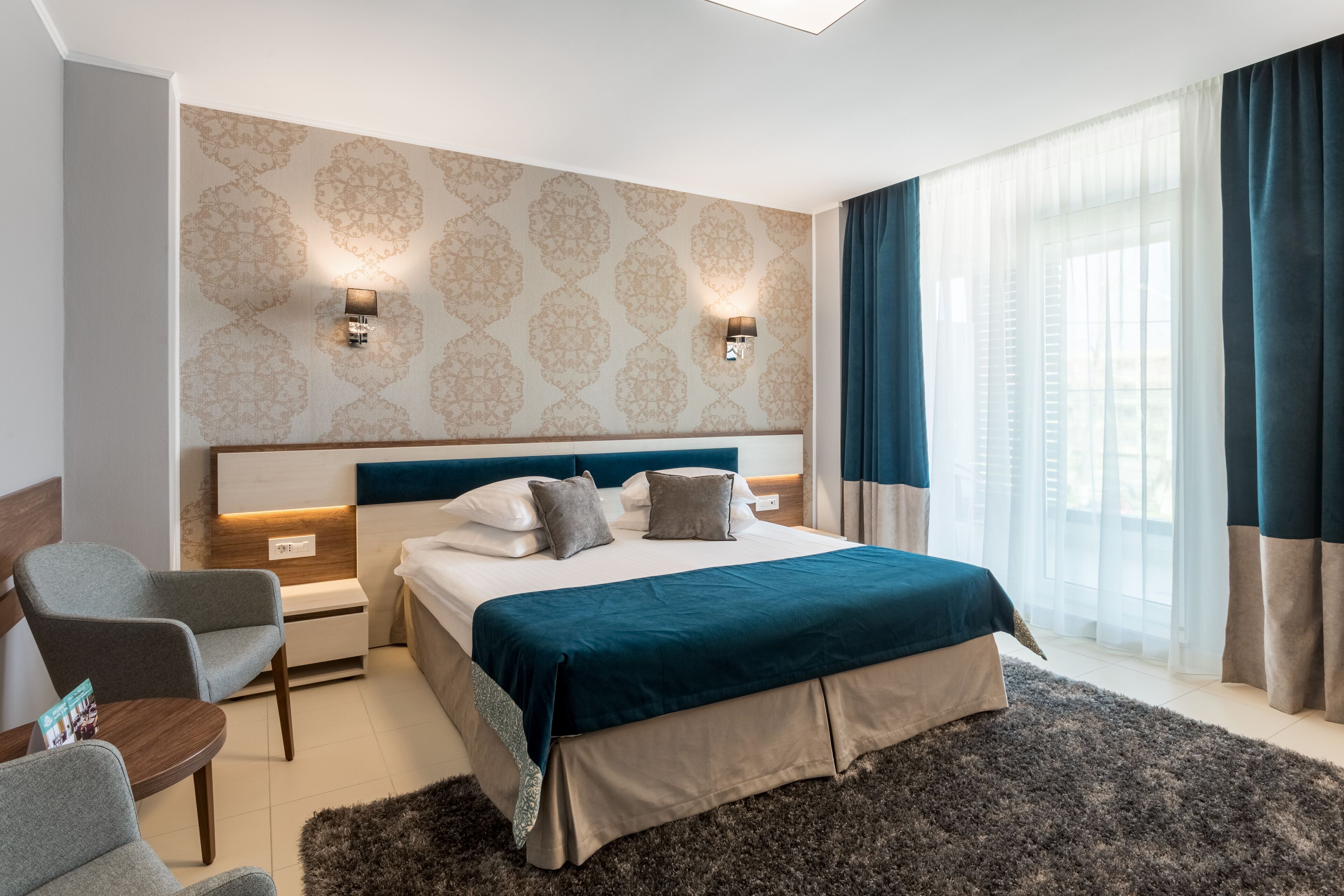 Literie de qualité, lit avec matelas Select Comfort, minibar