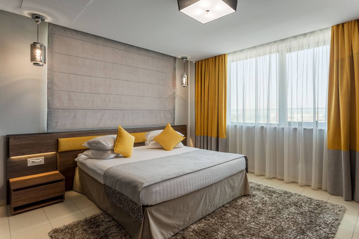 Apartment | Premium bedding, Select Comfort beds, minibar, in-room safe