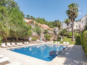 Piscine couverte, piscine extérieure (ouverte en saison)